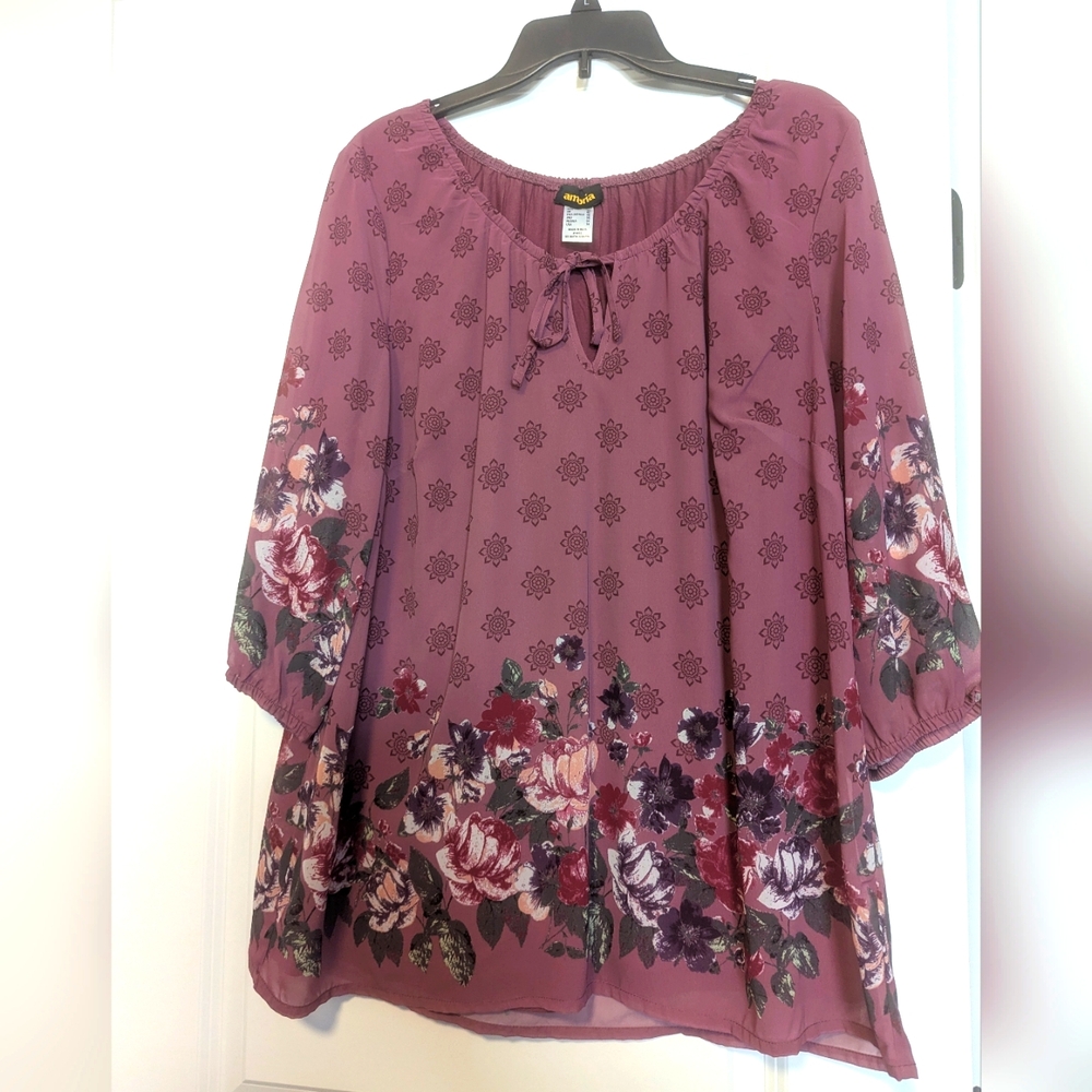 NWOT-Elegant Floral Tunic in Mauve